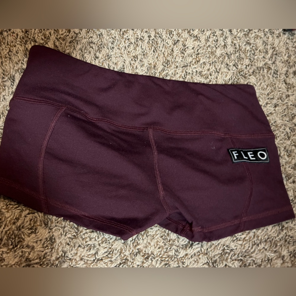 LOW RISE CONTOUR small FLEO “fig” aka maroon colored MAKES THAT 🍑 look good